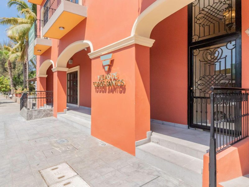 111, Centro-Todos Santos, Pacific