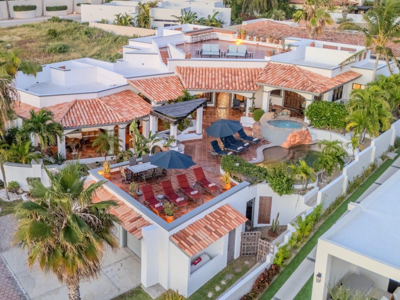 18 Santa Carmela, Cabo Corridor
