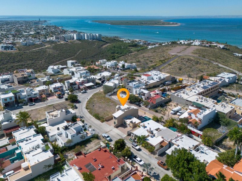 118 MIGUEL VENEGAS ISLEÑOS, Lomas de Palmira, La Paz