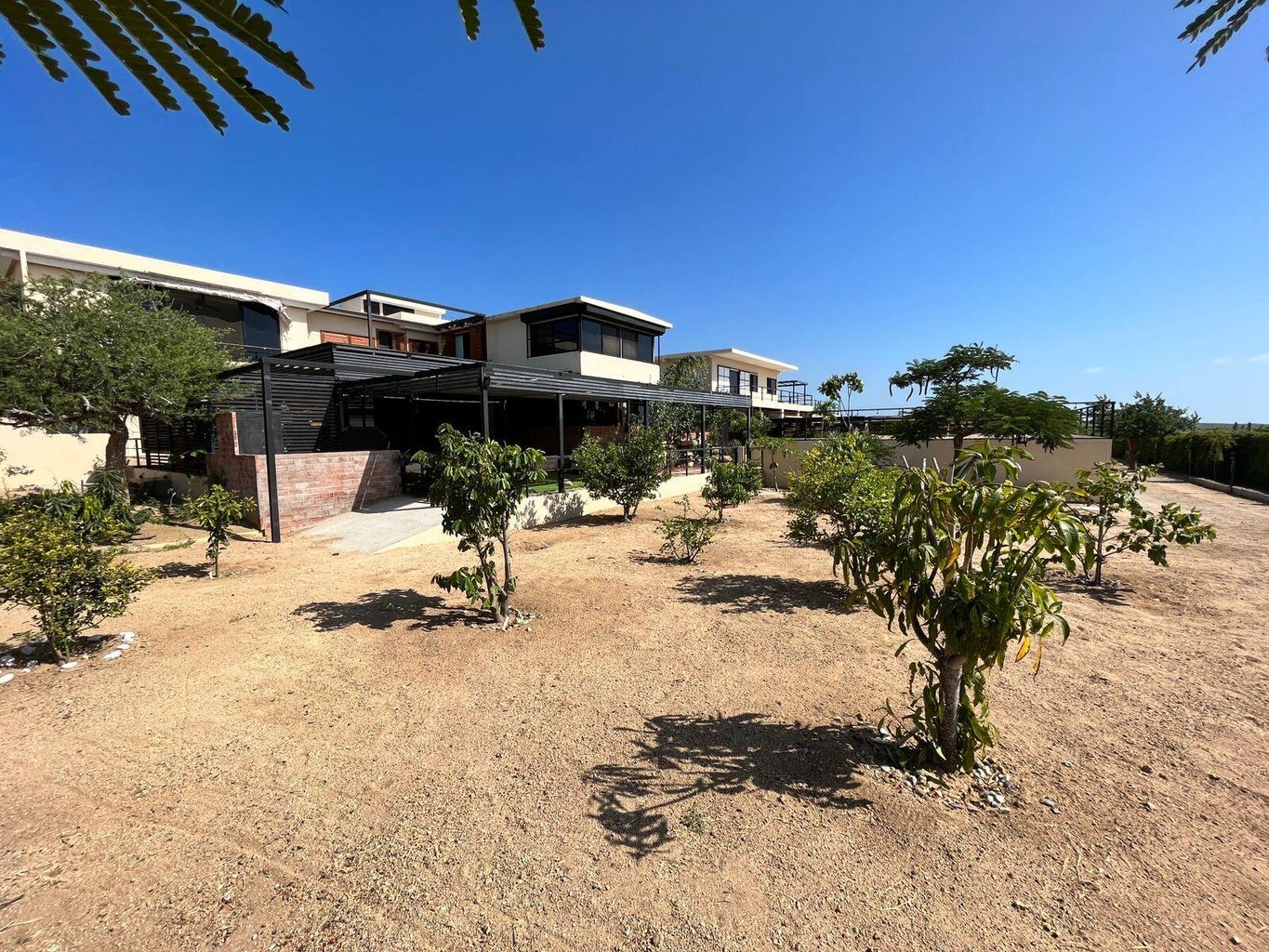 12-Bedroom House in Migrino-Gen, Pacific, photo 4