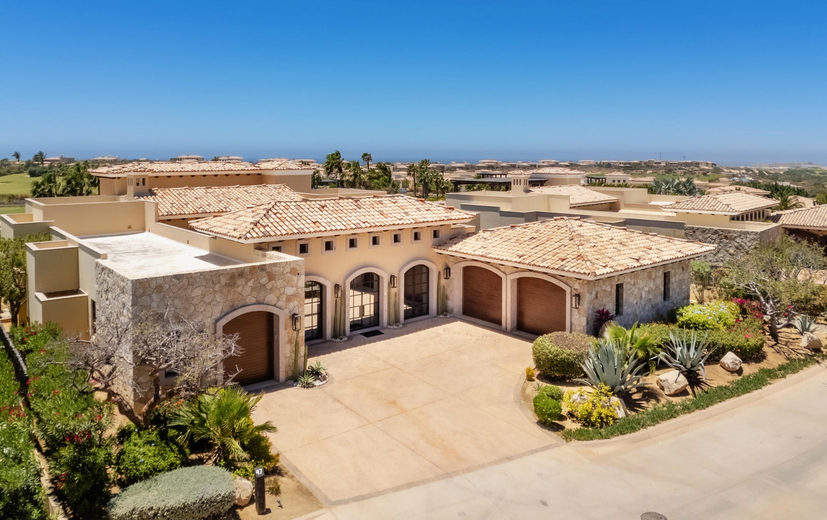 6-Bedroom House in Golf Villas, Pacific, photo 2