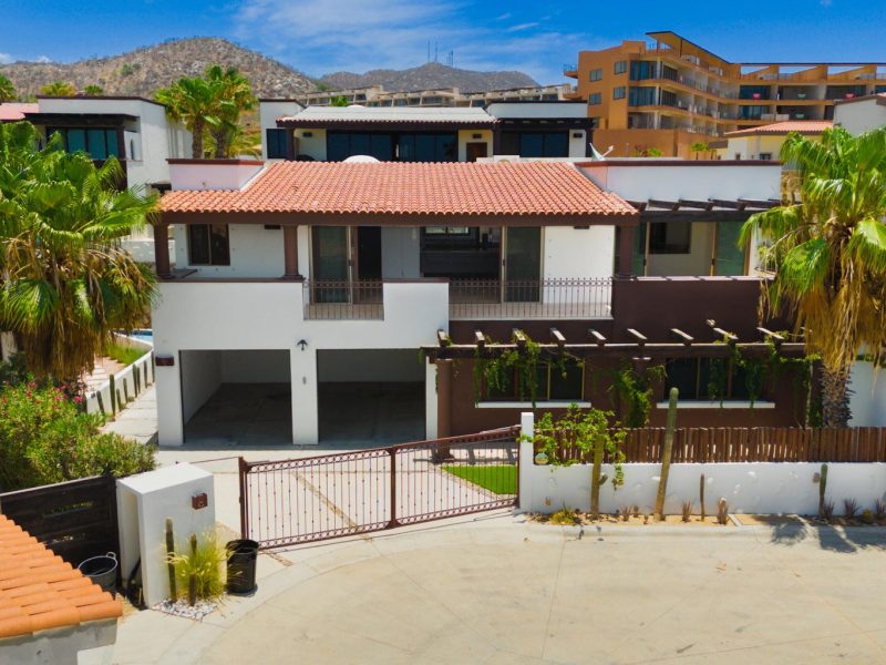 8 Ciruelos, Cabo Corridor