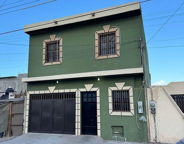 Piccolo E Salvat y Laimones, Centro, Loreto
