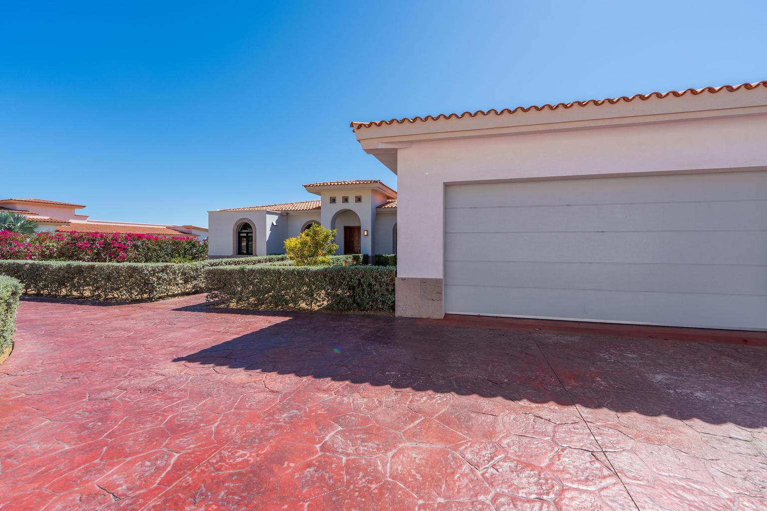 3-Bedroom House in Rancho Paraiso Ests, Cabo Corridor, photo 2
