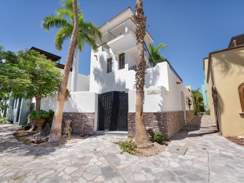 FN35 Paseo Levet, Founders, Loreto